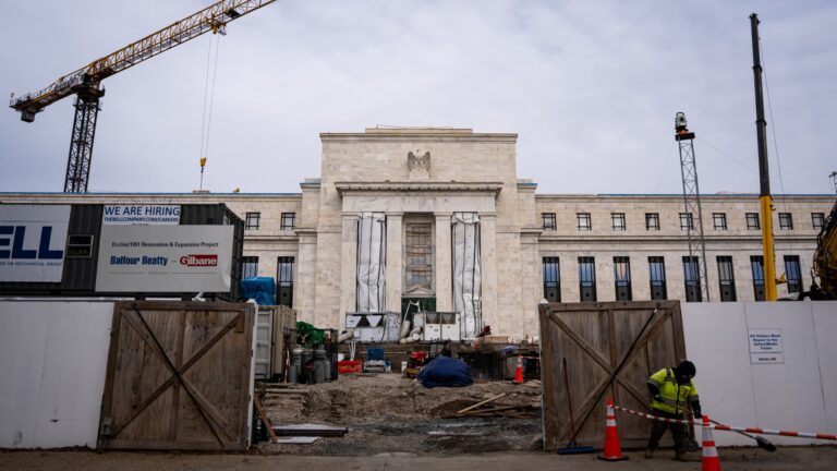 Economist Mark Zandi Predicts Fed Will Make Three Rate Cuts in Early 2026