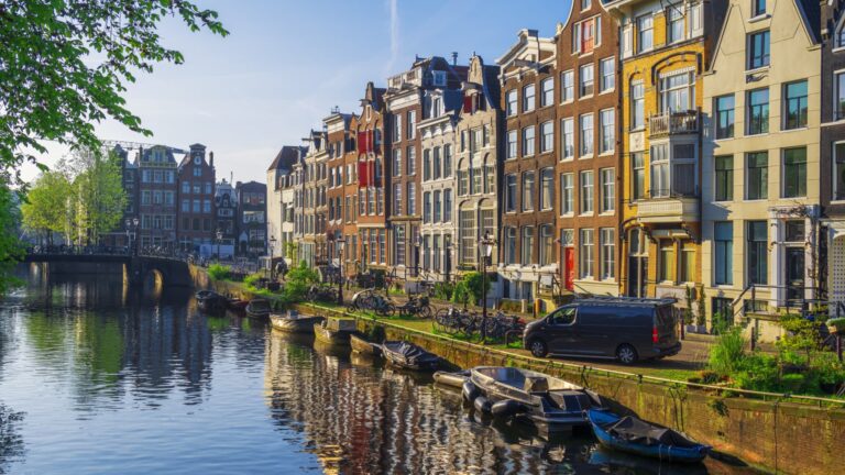 Euro Zone Inflation Reaches 2% in December, Meeting Expectations